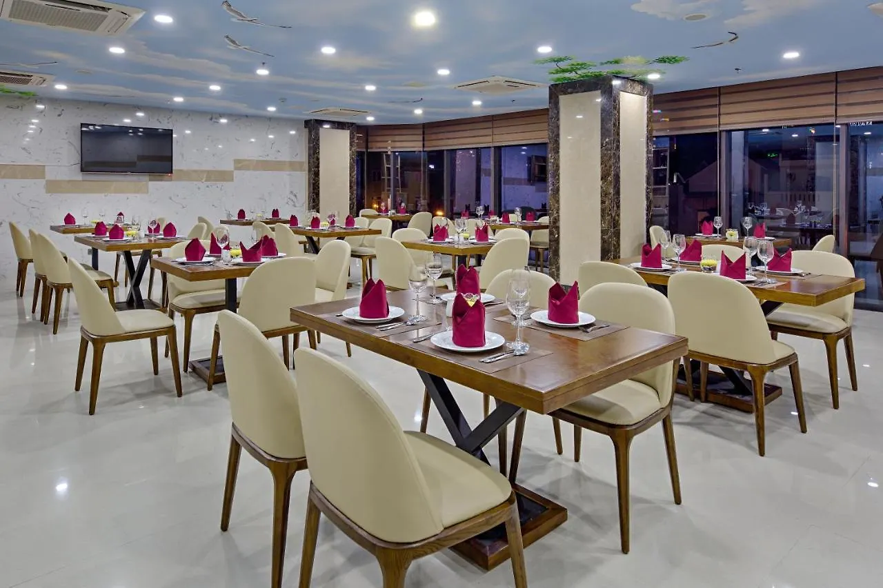 Diamond Beach Hotel Da Nang 4*,